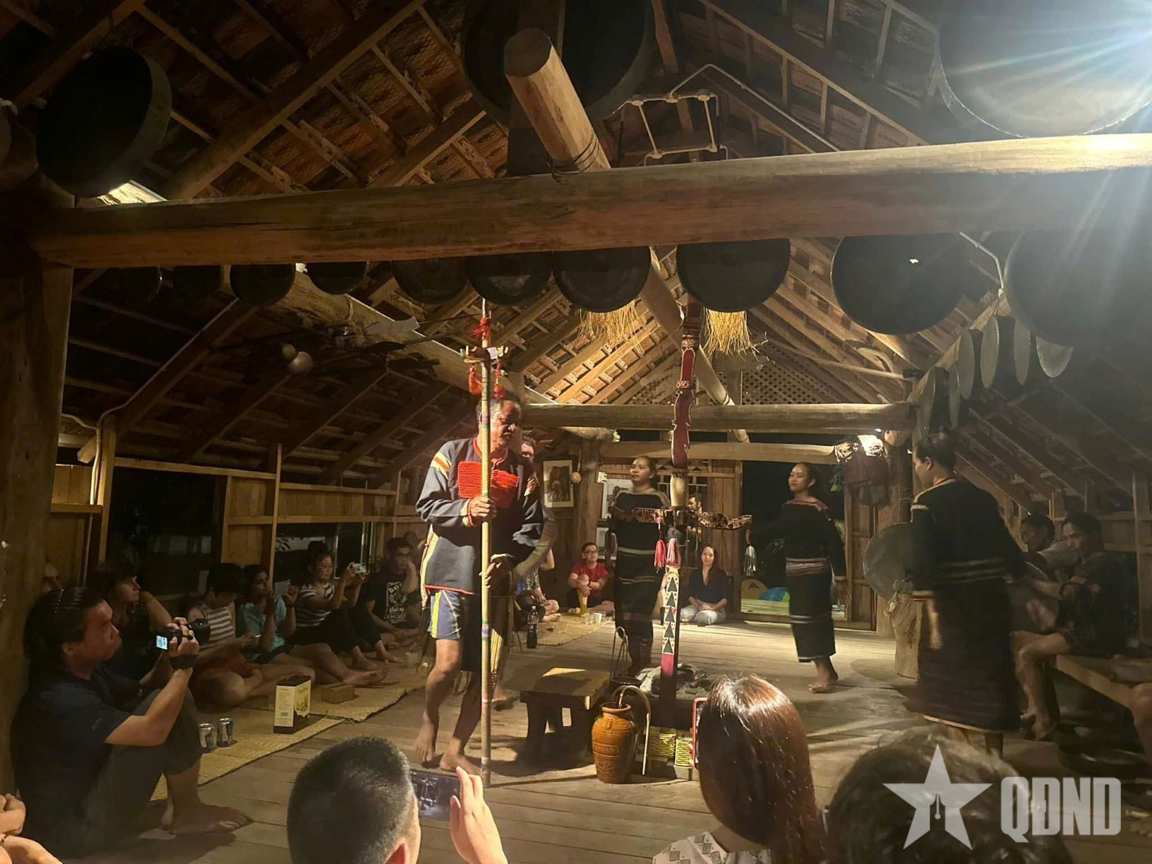 Ông Y’Wang và tiếng chiêng còn lại ở buôn Jun