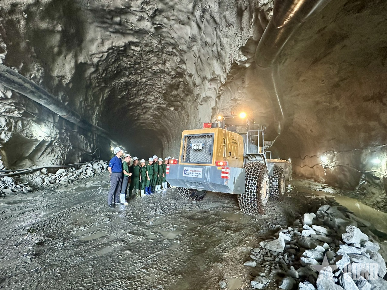 Thi công trong lòng núi