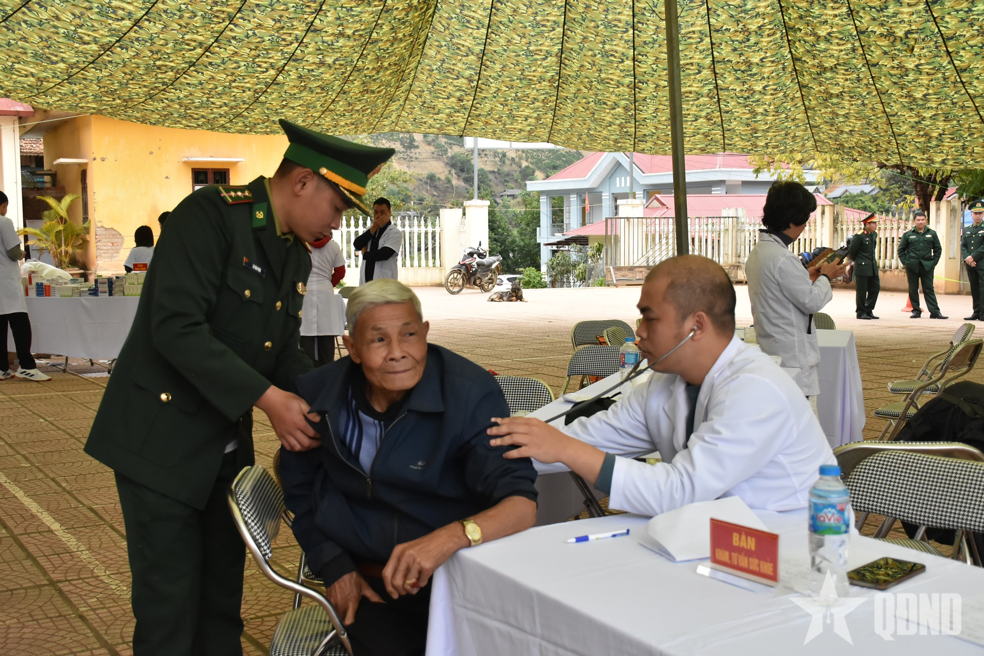 Sơn La: Ân tình người thầy thuốc nơi phên giậu Tổ quốc