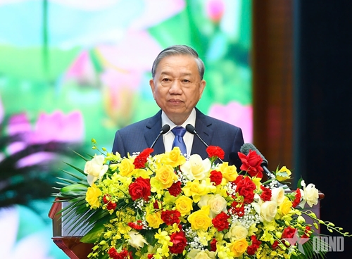 Quân đội nhân dân vững bước dưới cờ Đảng quang vinh