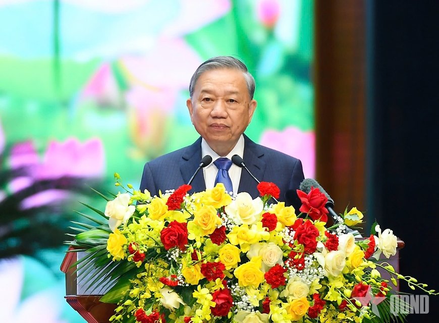 Quân %u0111%u1ED9i nhân dân v%u1EEFng b%u01B0%u1EDBc d%u01B0%u1EDBi c%u1EDD %u0110%u1EA3ng quang vinh