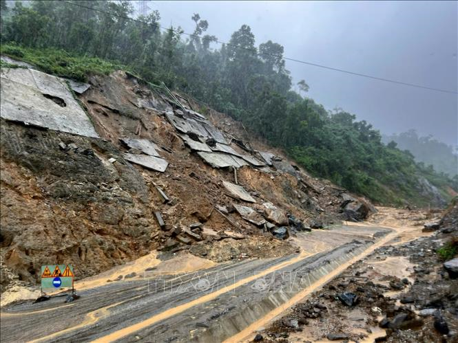 Cảnh báo mưa lớn trong đêm, đề phòng lũ quét, sạt lở đất ở Trung Bộ và Tây Nguyên