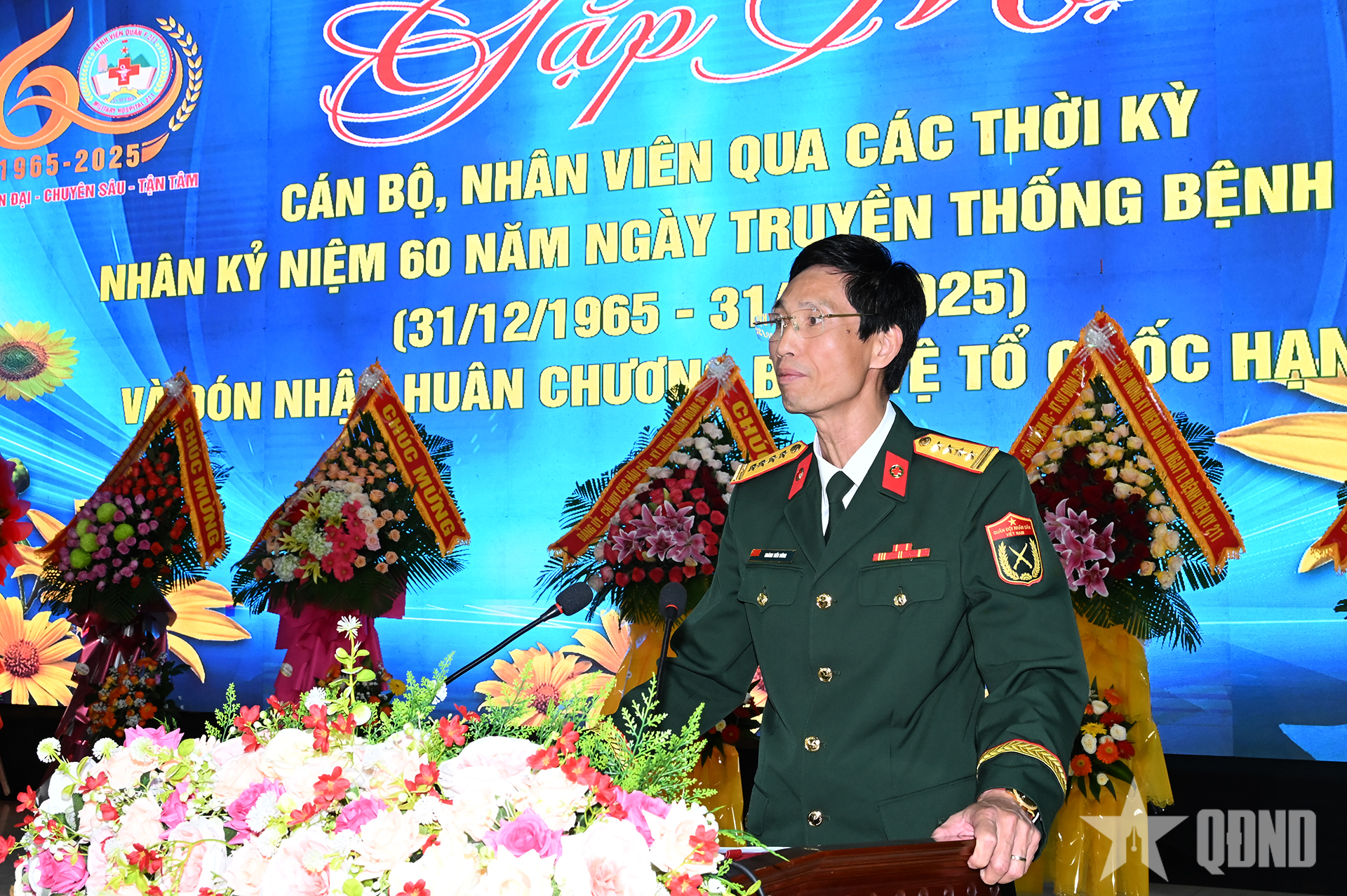 Bệnh viện Quân y 211: Gặp mặt cán bộ, nhân viên qua các thời kỳ nhân kỷ niệm 60 năm Ngày truyền thống bệnh viện