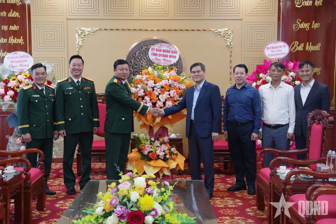 Lãnh đạo tỉnh Quảng Ninh thăm, chúc mừng Bộ CHQS tỉnh nhân Ngày thành lập Quân đội nhân dân Việt Nam

