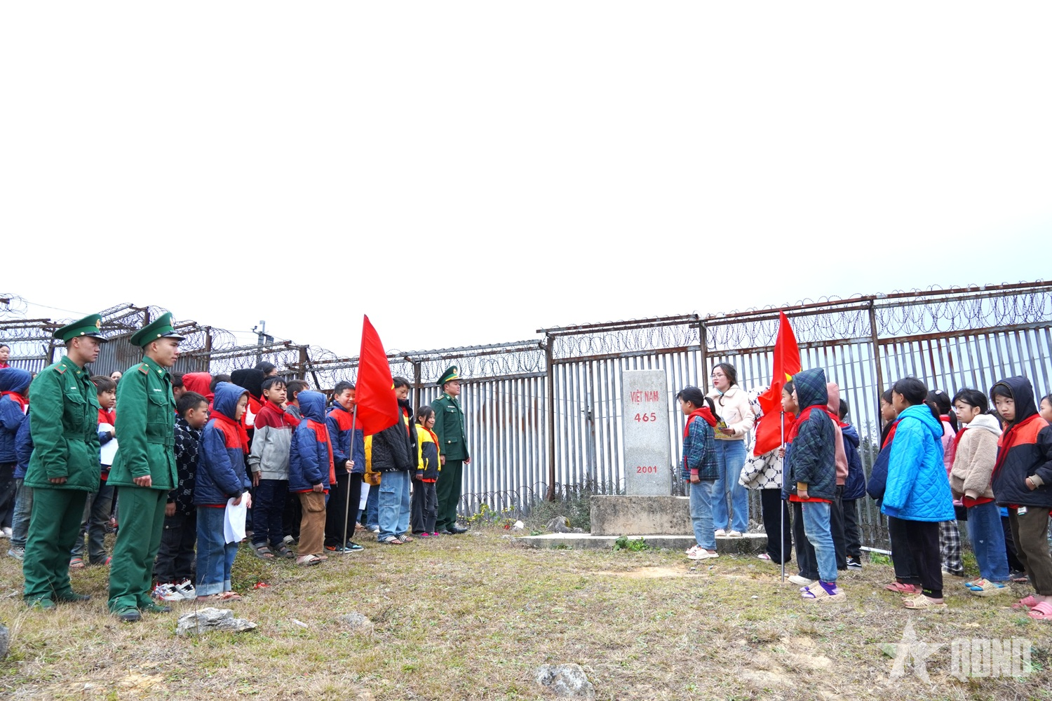 Tuyên Quang: Tiết học ngoại khóa ý nghĩa tại cột mốc biên giới

