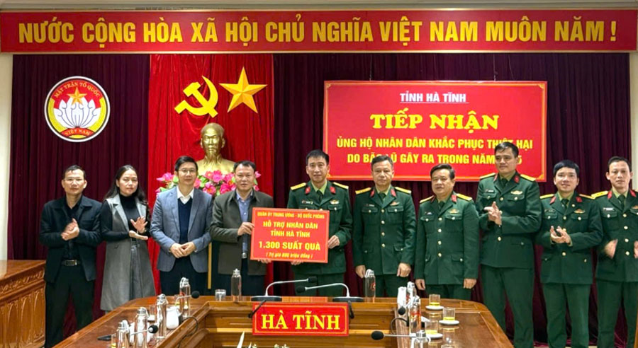 Tình quân dân nơi lũ dữ đi qua