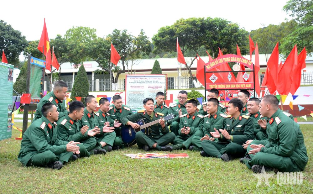 Phát huy vai trò thiết chế văn hóa, góp phần nuôi dưỡng người quân nhân cách mạng, giá trị văn hóa 