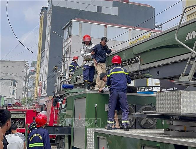 Bắc Ninh: Kịp thời giải cứu 8 người mắc kẹt tại vụ cháy nhà trọ