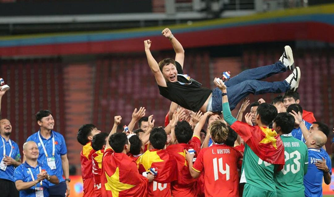 Huấn luyện viên Kim Sang sik gia hạn hợp đồng với VFF đến năm 2027?
