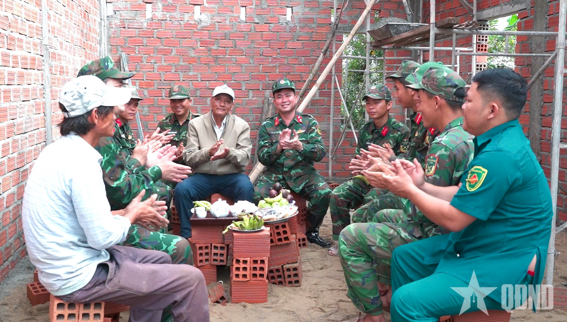 Lực lượng vũ trang tỉnh Gia Lai làm việc ba ca, bốn kíp trên công trường “Chiến dịch Quang Trung”