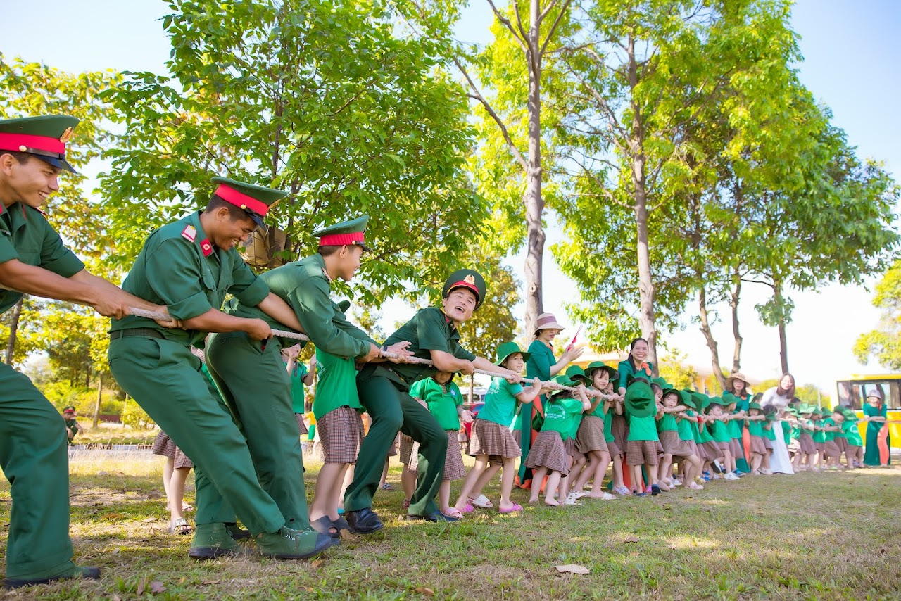 Bộ đội tham gia nhiều hoạt động vui tươi, ý nghĩa dịp 22-12