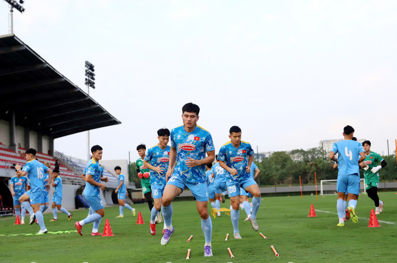 Trung vệ U23 Việt Nam hy vọng Đình Bắc giành Quả bóng vàng

