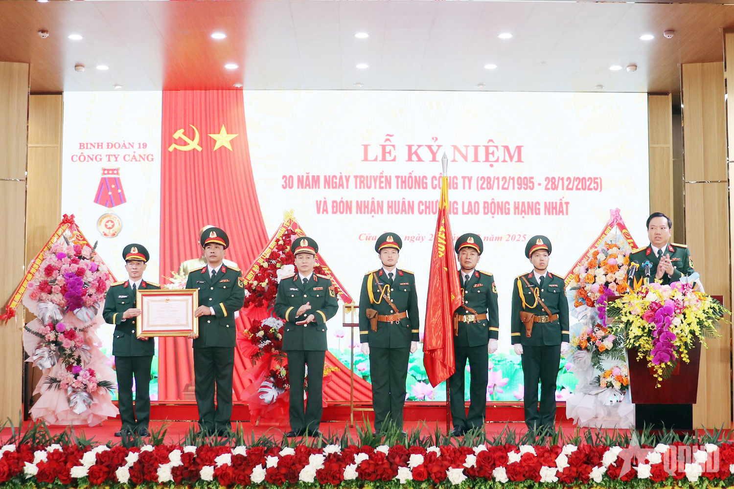 Công ty Cảng (Binh đoàn 19) đón nhận Huân chương Lao động hạng Nhất