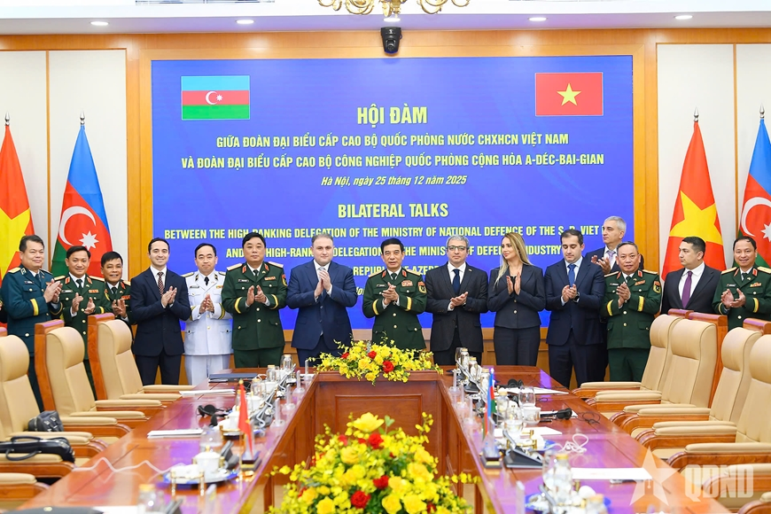 Đại tướng Phan Văn Giang hội đàm với Bộ trưởng Bộ Công nghiệp quốc phòng Azerbaijan