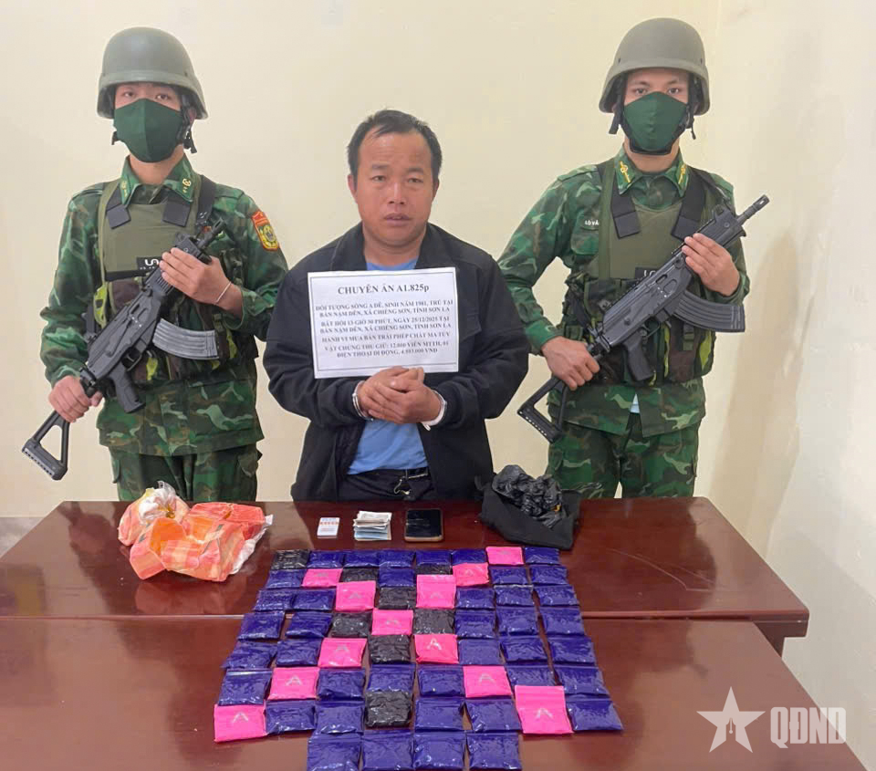 Bắt giữ đối tượng vận chuyển 12.000 viên ma túy tổng hợp