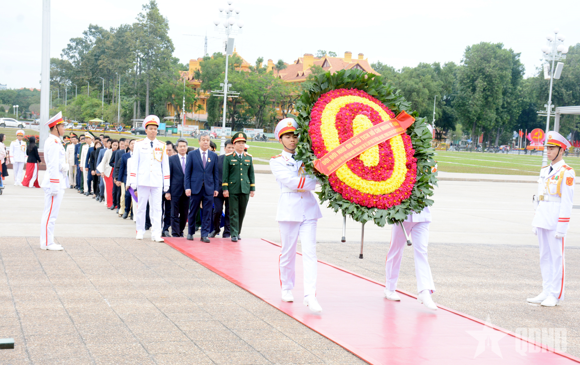 Đoàn đại biểu các điển hình tiêu biểu toàn quốc trong học tập và làm theo tư tưởng, đạo đức, phong cách Hồ Chí Minh báo công dâng Bác