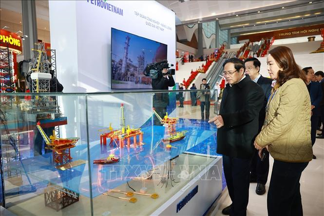 Thủ tướng Phạm Minh Chính kiểm tra công tác chuẩn bị Đại hội Thi đua yêu nước toàn quốc lần thứ XI