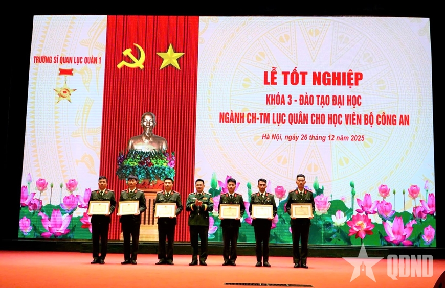 Trường Sĩ quan Lục quân 1 tổ chức tốt nghiệp cho học viên Bộ Công an
