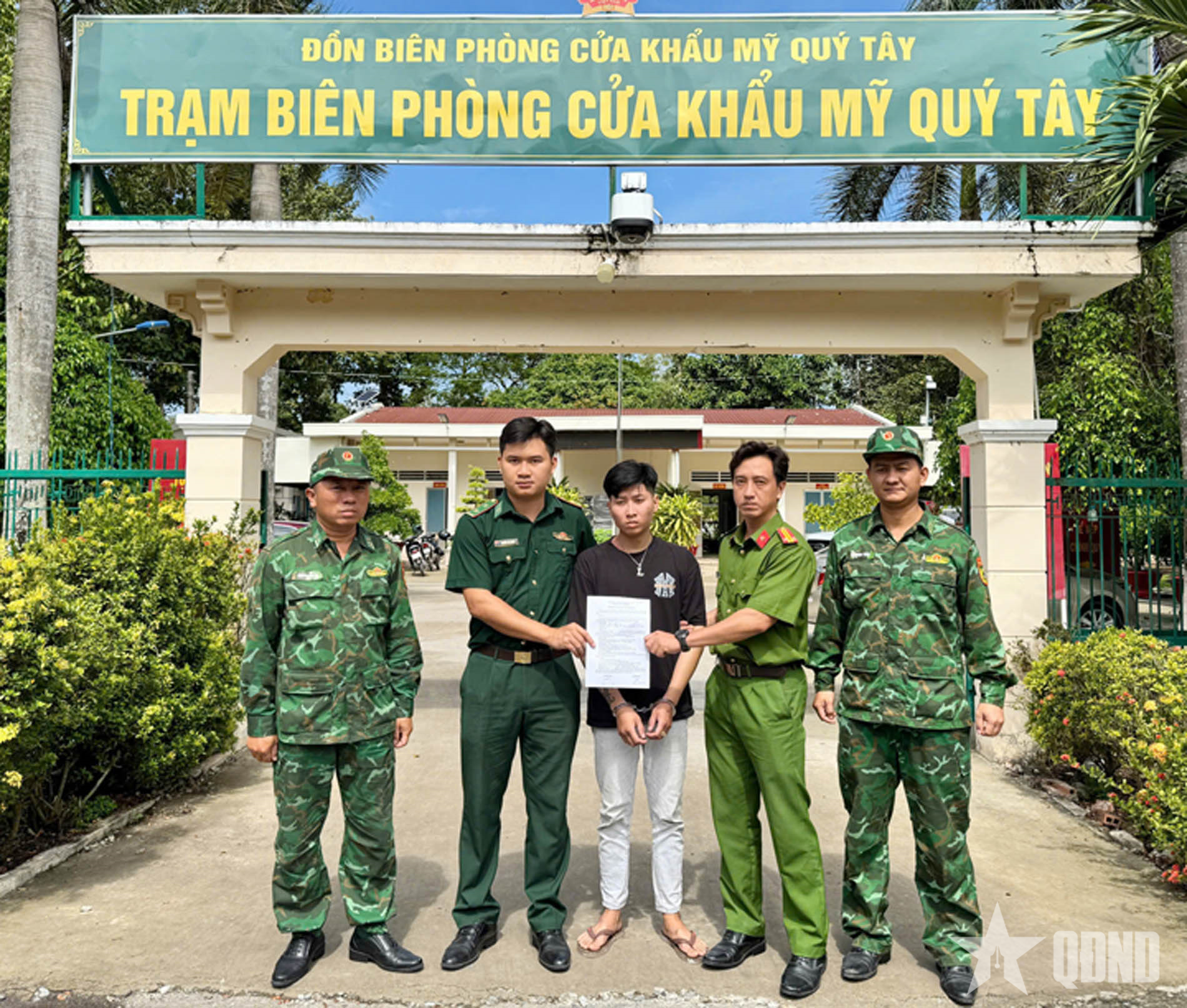 Đồn biên phòng cửa khẩu Mỹ Quý Tây bắt giữ nghi phạm giết người