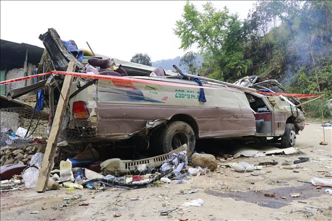 Khẩn trương khắc phục hậu quả vụ tai nạn lật xe làm 9 người chết ở Lào Cai