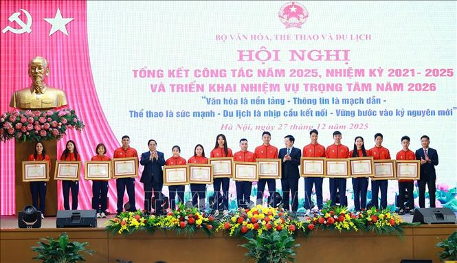 Trao Bằng khen của Thủ tướng tặng vận động viên thi đấu xuất sắc tại SEA Games 33