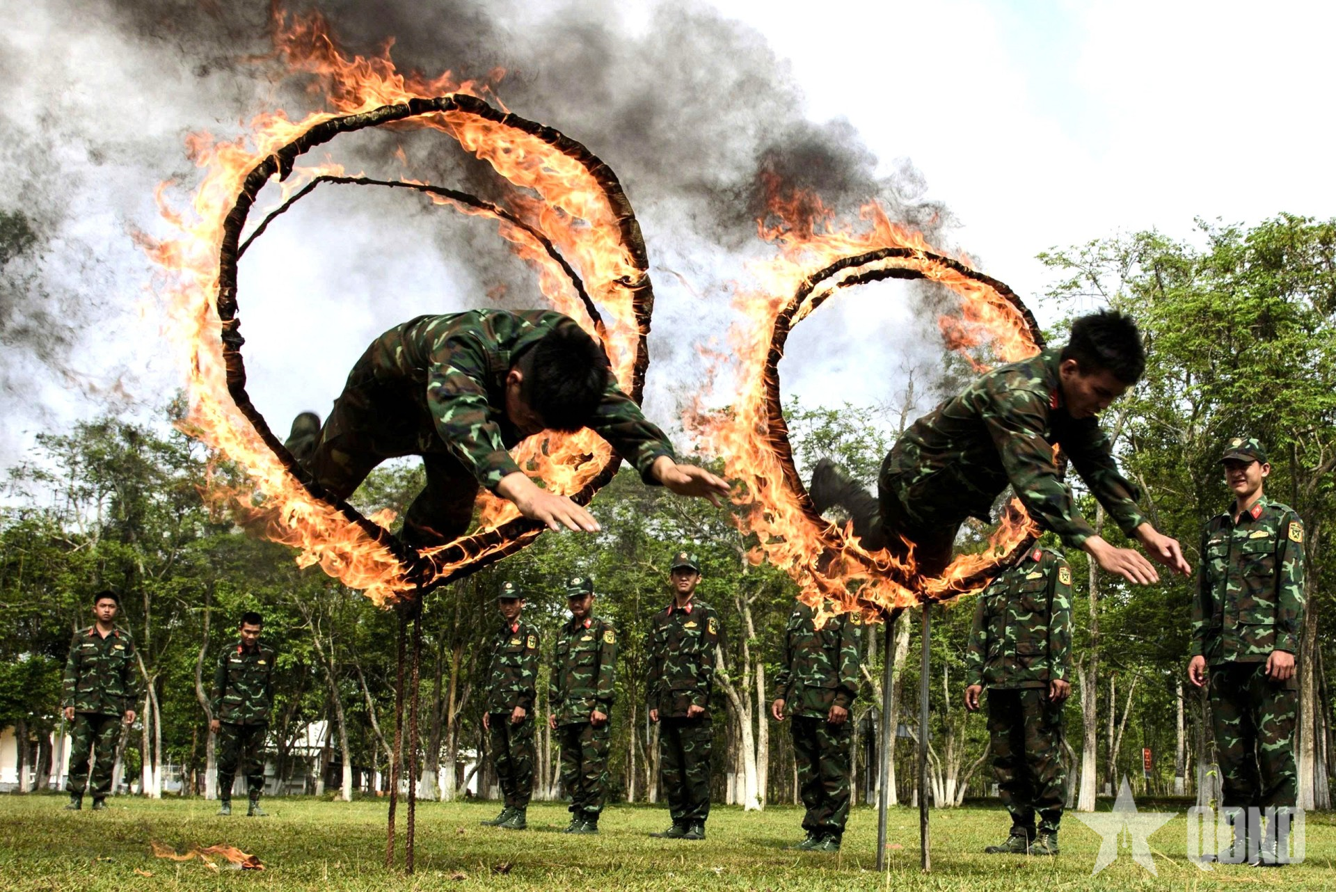 Lính trinh sát tôi luyện bản lĩnh trên thao trường nắng lửa