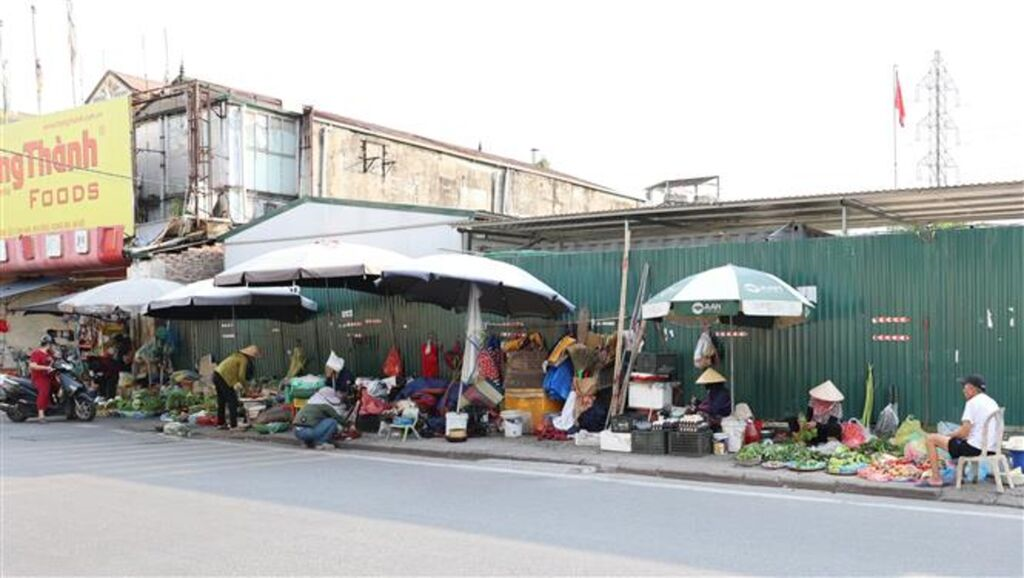Hà Nội: Đặt mục tiêu xóa bỏ toàn bộ “chợ cóc”, điểm kinh doanh tự phát
