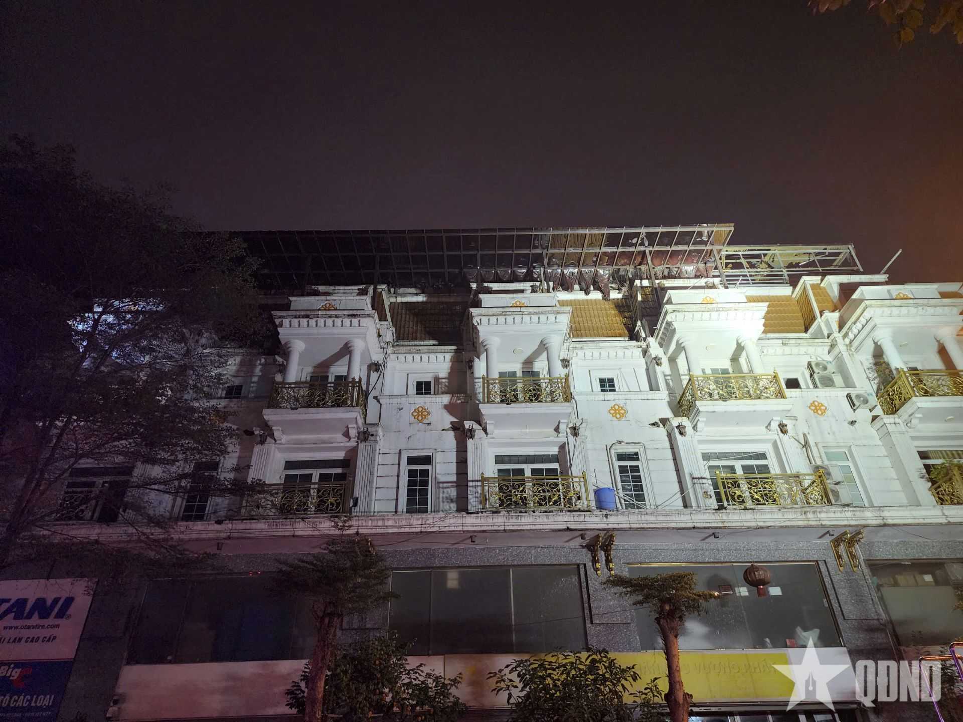 Hà Nội: Cháy lớn tại dãy biệt thự ở đường Lê Trọng Tấn

