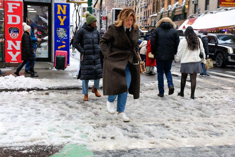 Bão tuyết gây gián đoạn hoạt động di chuyển tại Mỹ