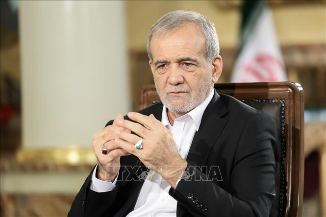 Tổng thống Iran thừa nhận đang “chiến tranh toàn diện” với phương Tây