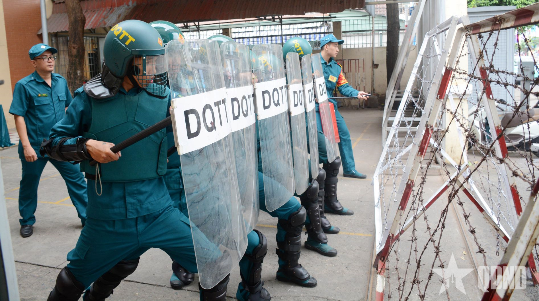 Đưa cán bộ, chiến sĩ xuống cơ sở bám dân