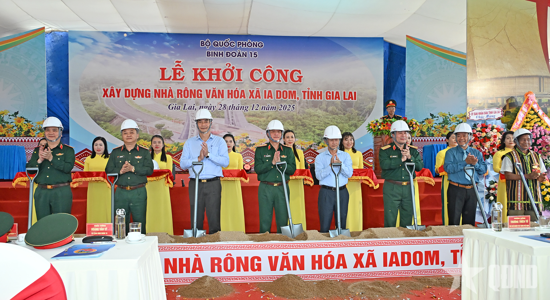 Thượng tướng Trương Thiên Tô dự Lễ khởi công xây dựng Nhà rông văn hóa xã Ia Dom, tỉnh Gia Lai