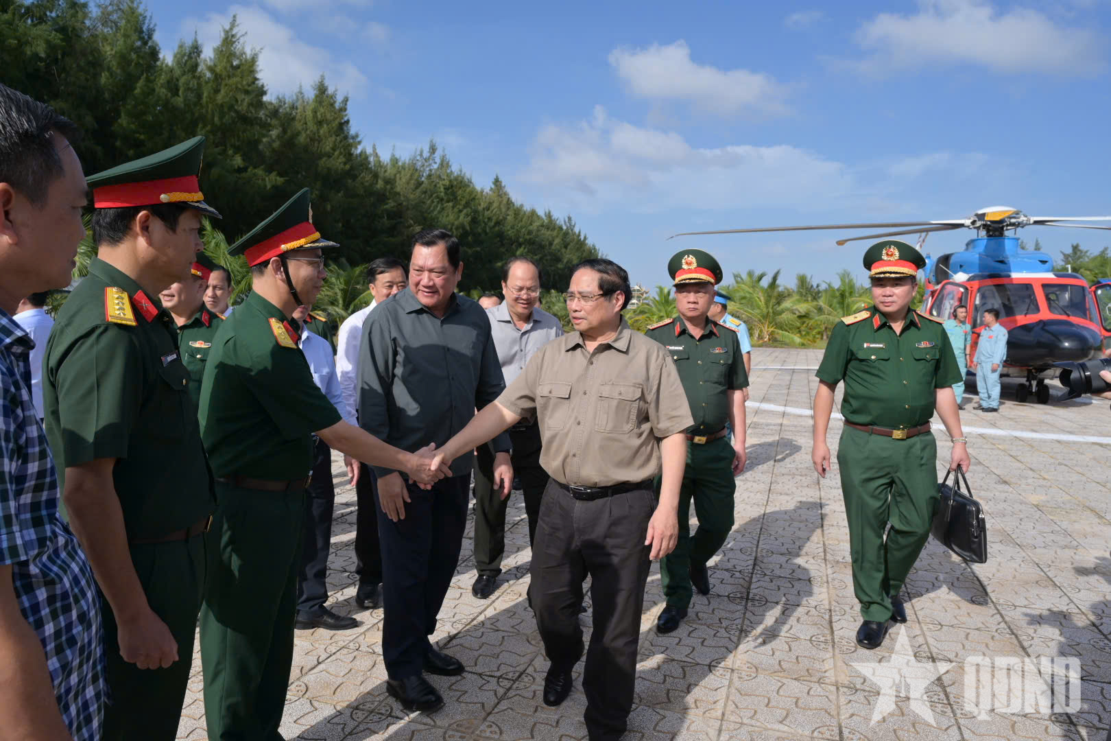 Thủ tướng Phạm Minh Chính kiểm tra tiến độ thi công các dự án hạ tầng chiến lược tại Đất Mũi