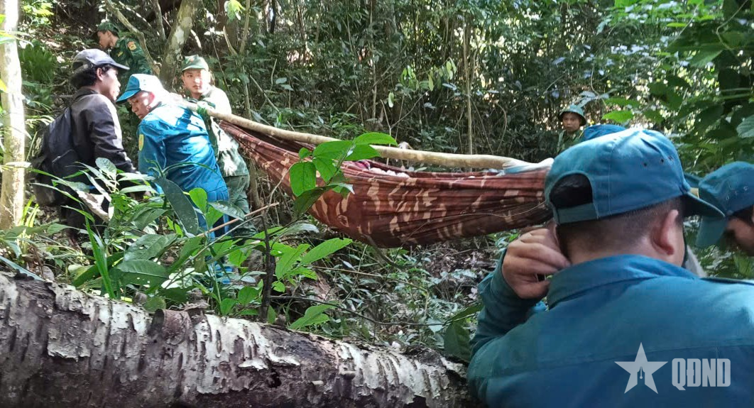 Bộ đội Biên phòng TP Đà Nẵng đưa nhiều người dân đi cấp cứu

