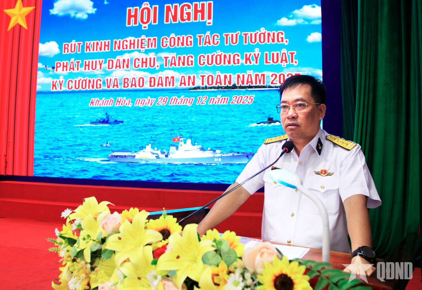 Gắn kết với địa phương, gia đình trong quản lý bộ đội