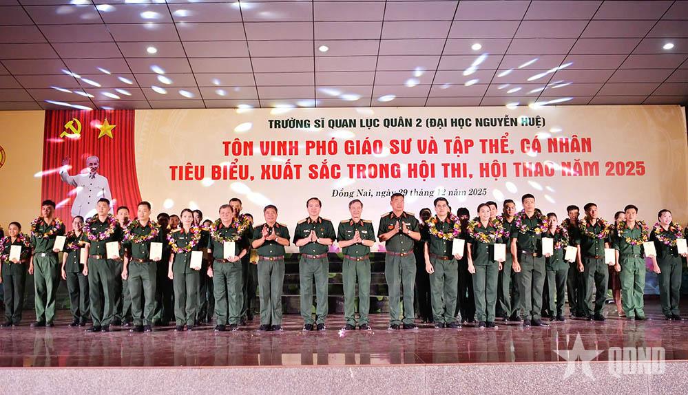 Trường Sĩ quan Lục quân 2 tôn vinh phó giáo sư và các tập thể, cá nhân tiêu biểu

