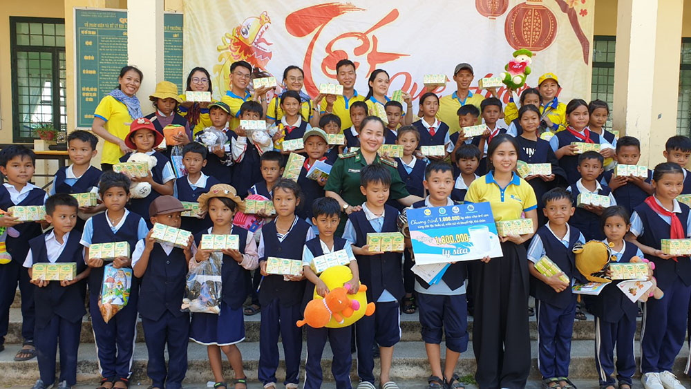 Nối yêu thương đến các bản làng