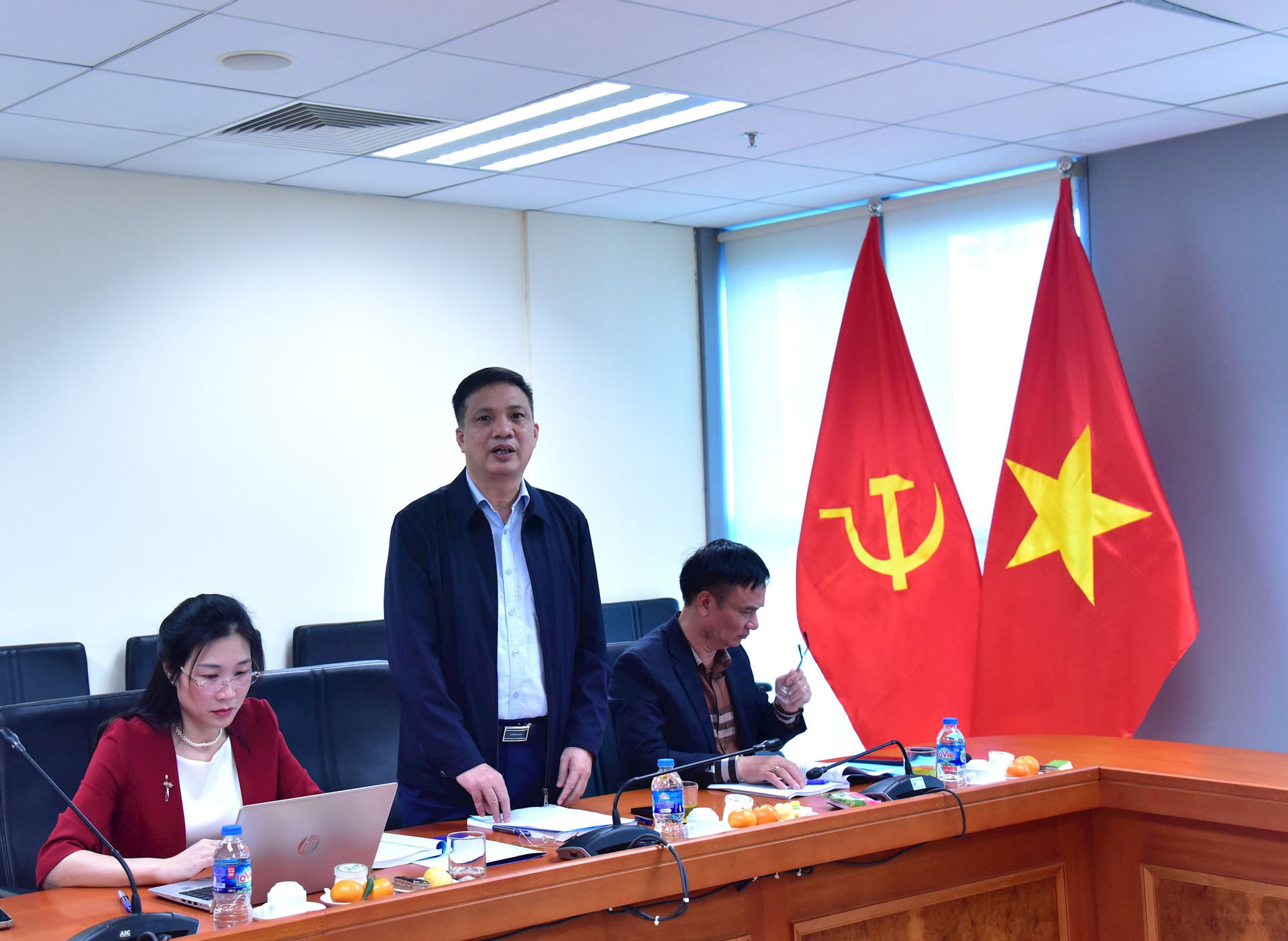 Lành mạnh hóa thị trường tài chính