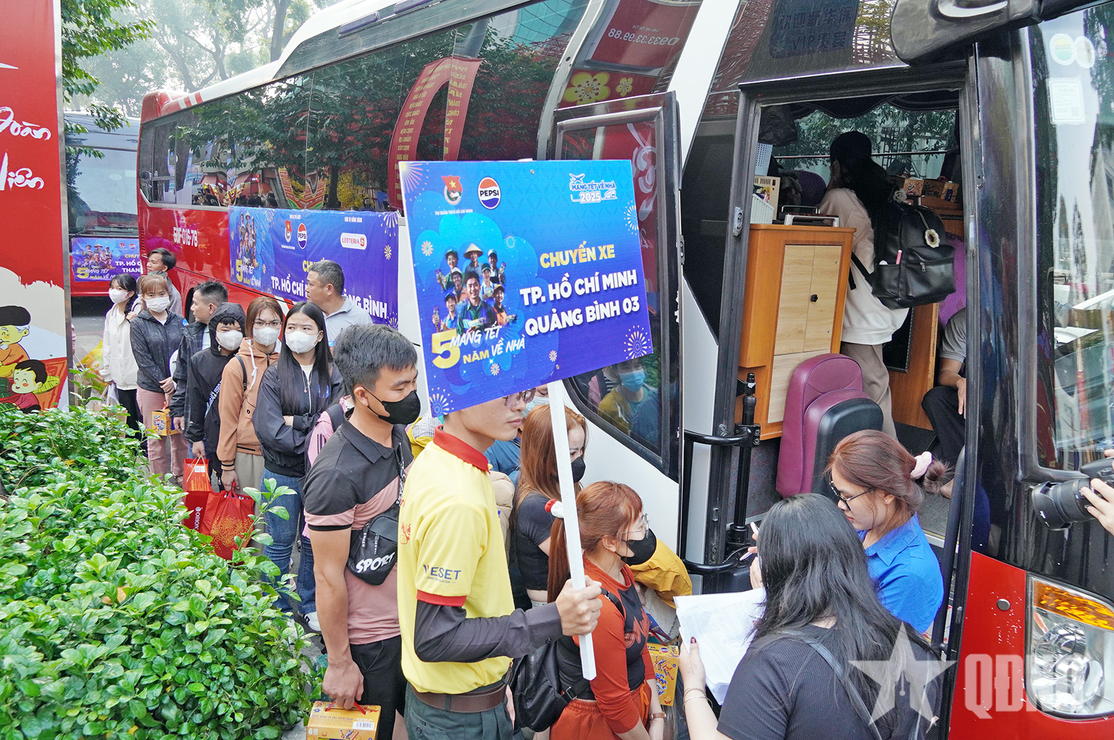 Hơn 4.200 vé xe chương trình “Mang Tết về nhà” tặng sinh viên, người lao động