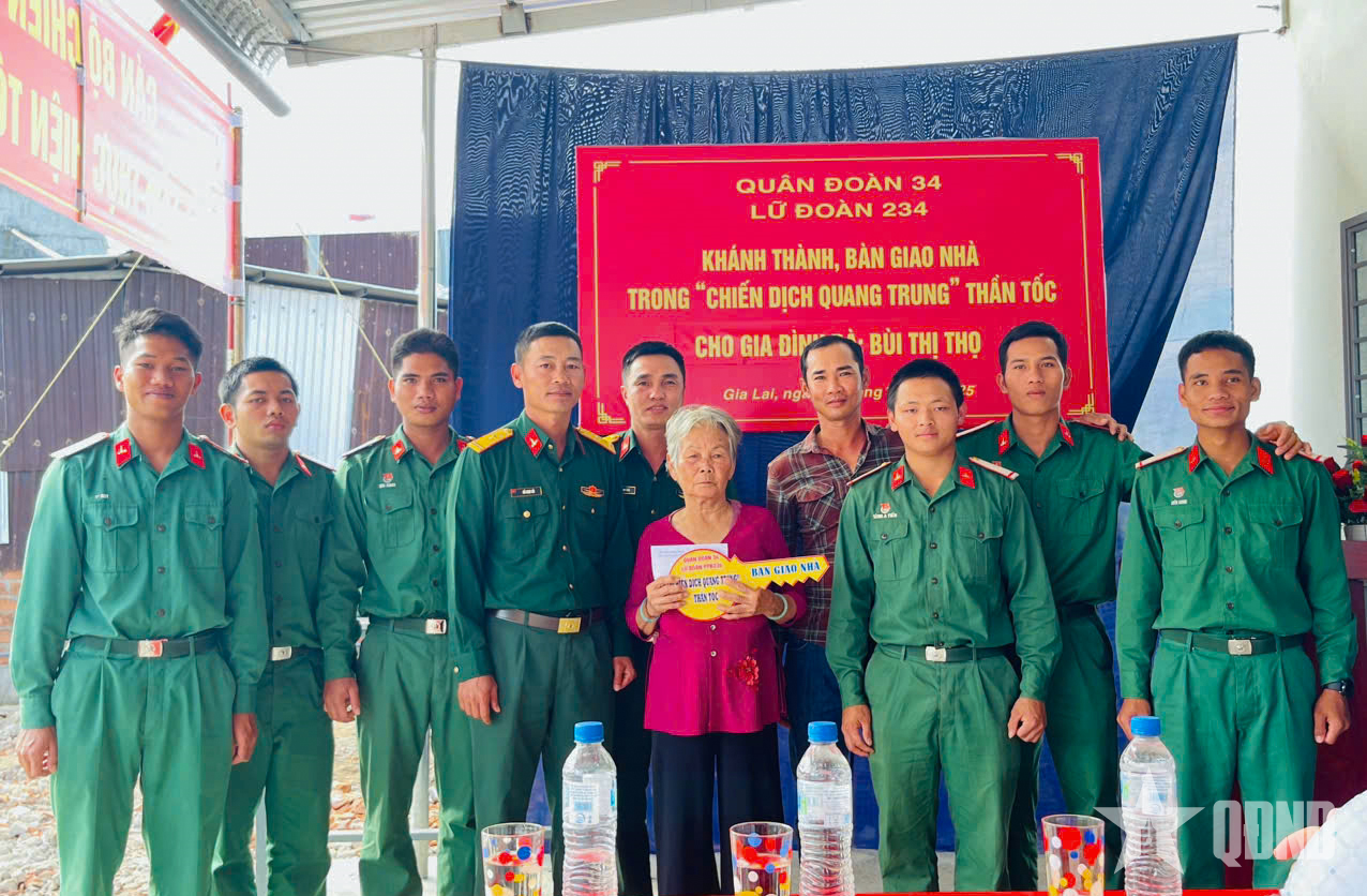 Lữ đoàn 234 (Quân đoàn 34): Bàn giao hai căn nhà trong 