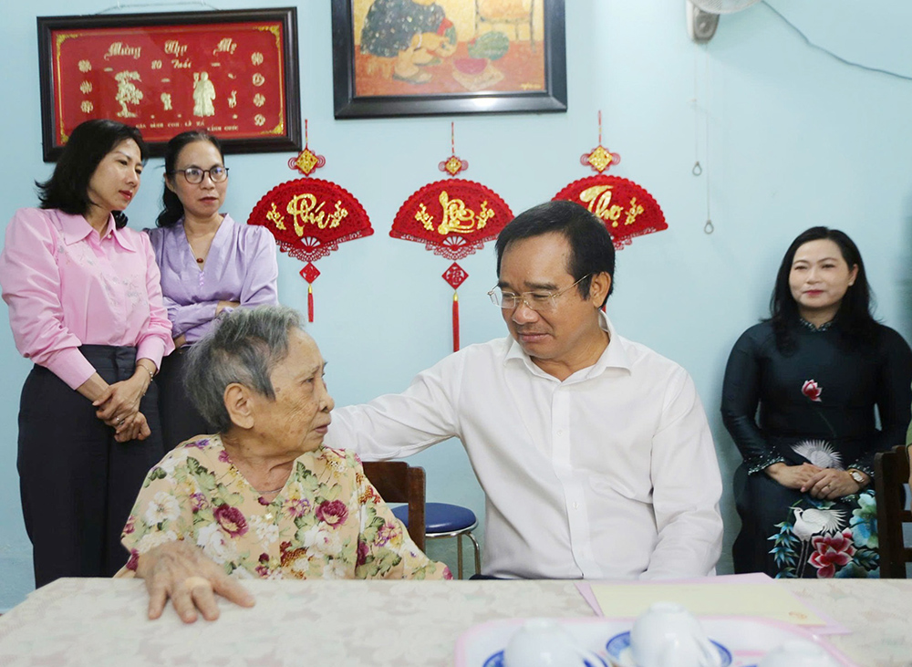 Phát triển vì con người, không để ai bị bỏ lại phía sau