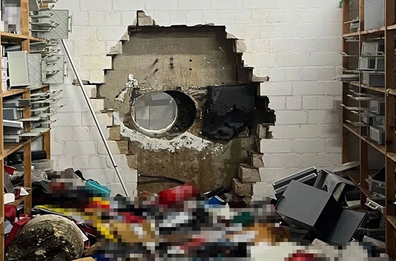 Kẻ trộm khoan tường, phá két sắt đánh cắp 30 triệu euro tiền mặt, trang sức tại ngân hàng Đức