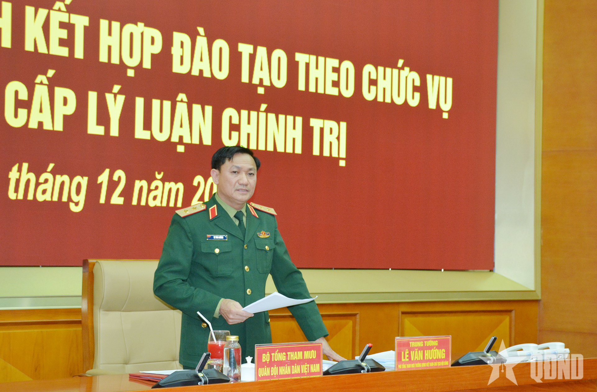 Kết hợp đào tạo theo chức vụ với đào tạo cao cấp lý luận chính trị trong Quân đội