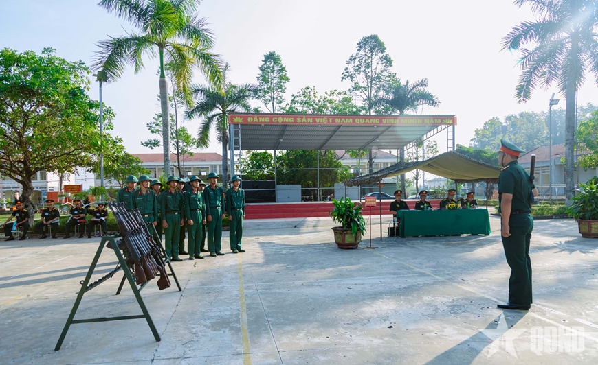 Bộ CHQS tỉnh Tây Ninh: Khung cán bộ huấn luyện chiến sĩ mới sôi nổi đua tài