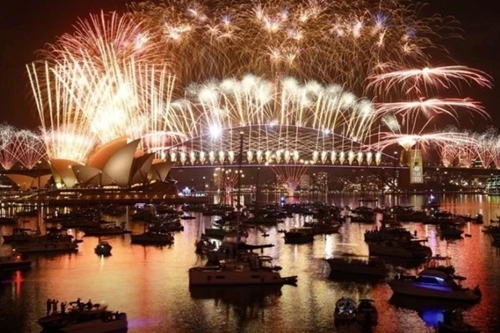 Pháo hoa thắp sáng các thành phố trên khắp Australia