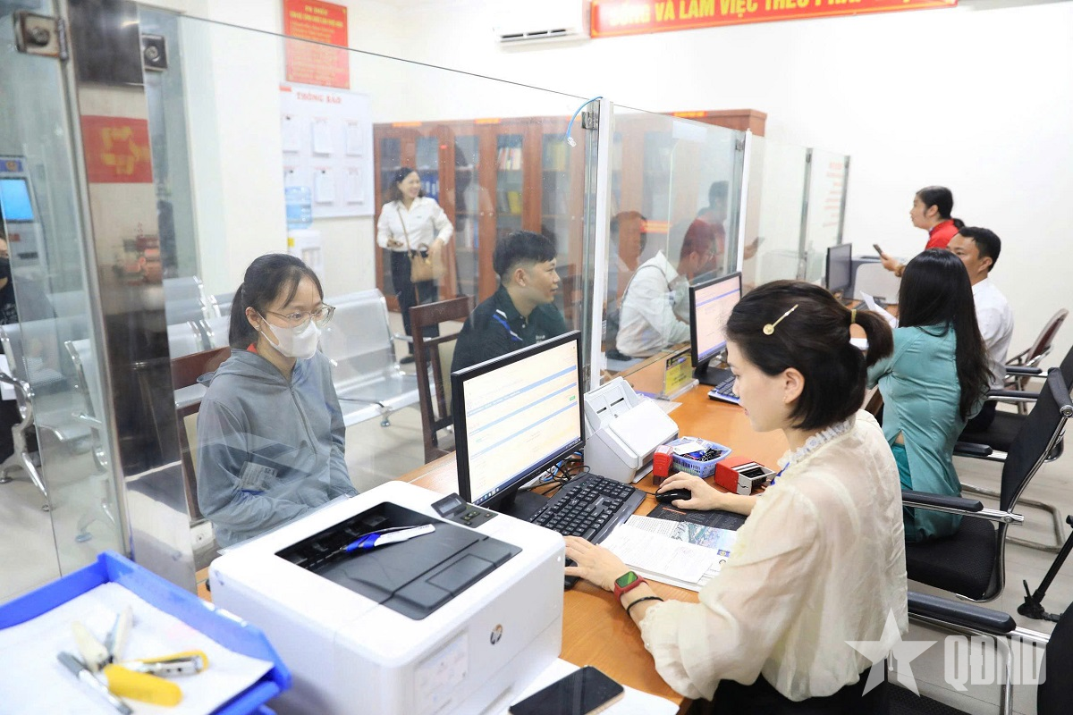 Đơn giản thủ tục hành chính, nâng cao hiệu quả phục vụ nhân dân