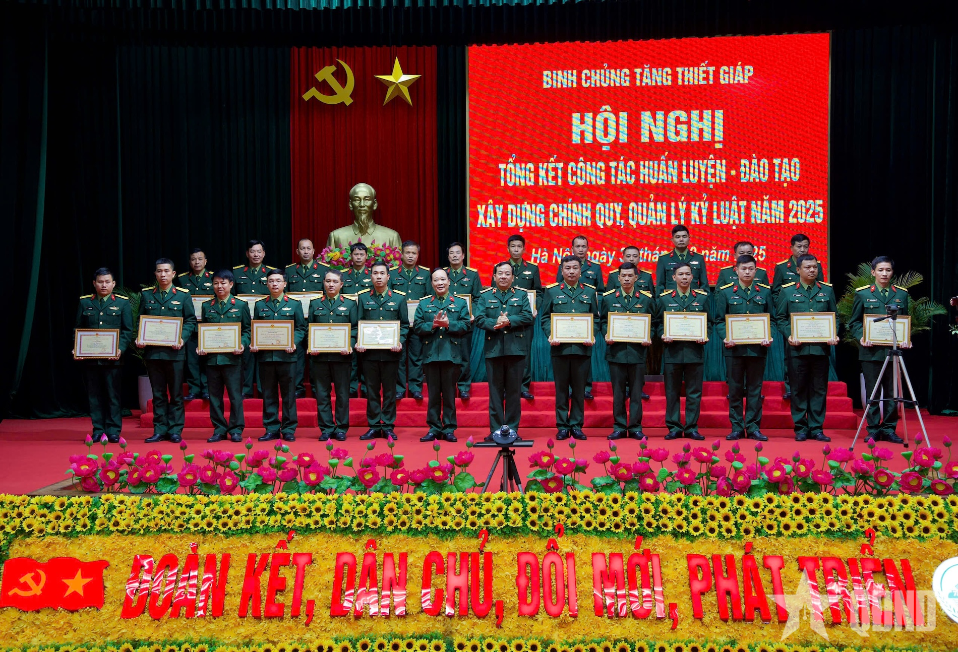 Binh chủng Tăng thiết giáp chú trọng huấn luyện, làm chủ vũ khí trang bị mới, hiện đại