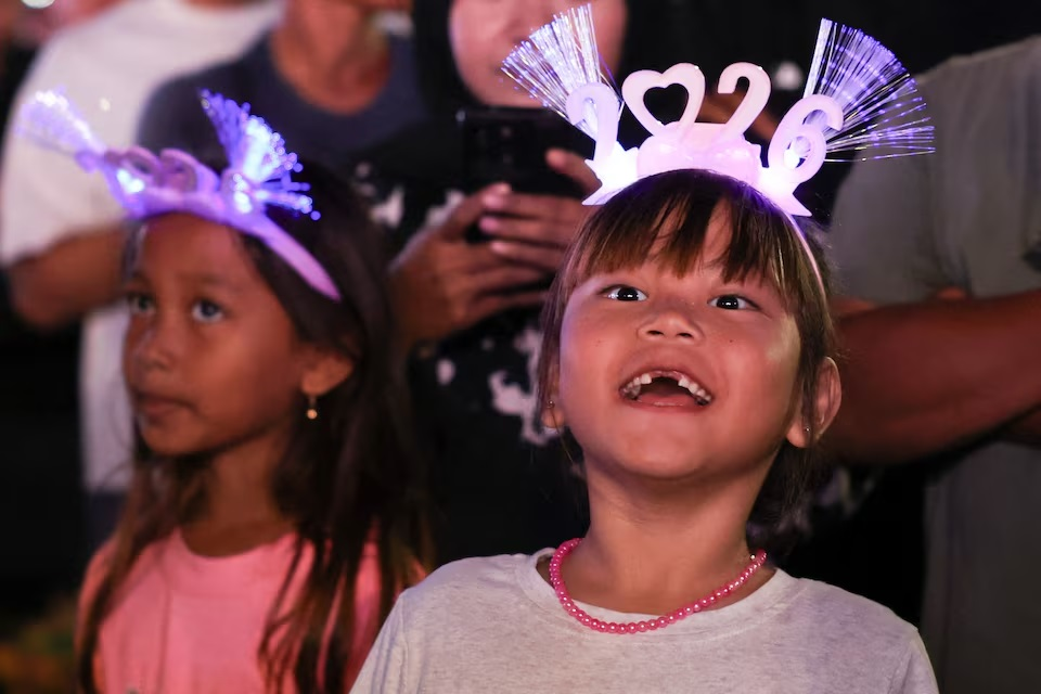 Thế giới đón năm mới với những hy vọng cho hòa bình