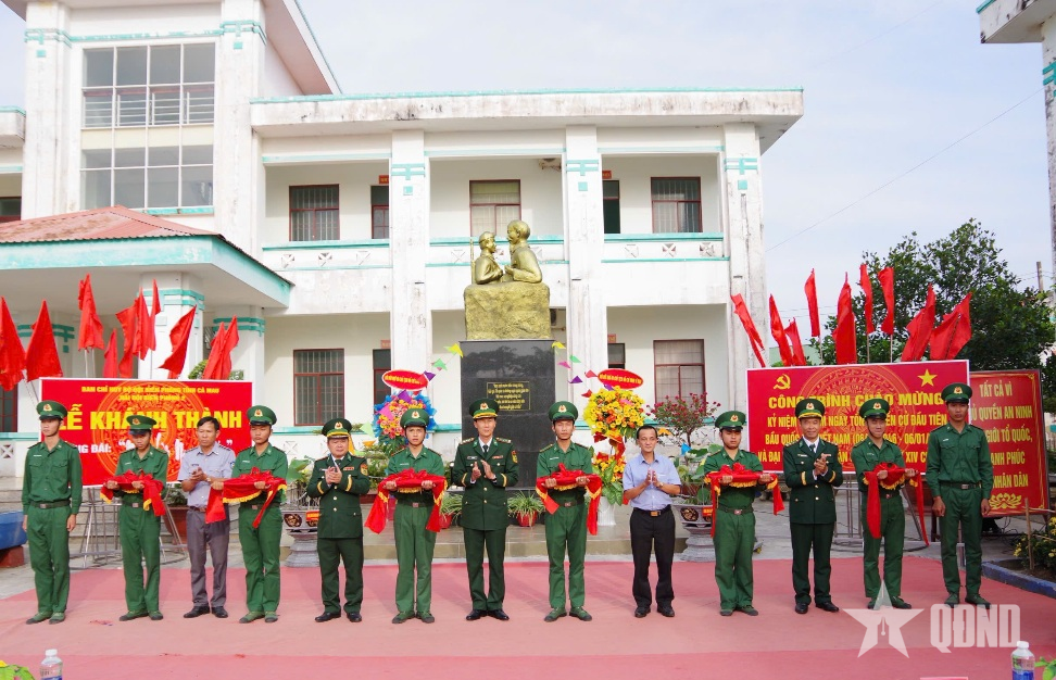 Cà Mau: Khánh thành công trình tượng “Bác Hồ với chiến sĩ Biên phòng”