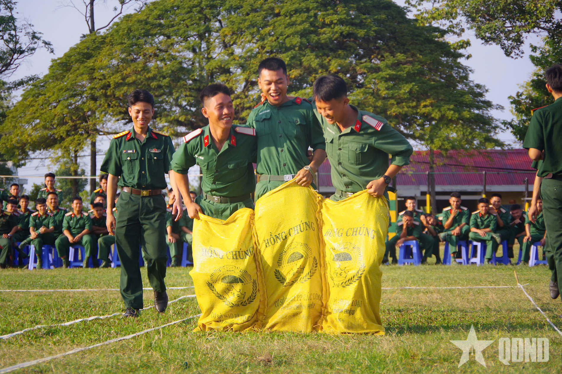 Đoàn cơ sở Trung đoàn 20: Sôi nổi trò chơi dân gian dịp Tết Dương lịch 2026